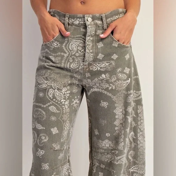 Eesome Boho Bandana Barrel Jeans Olive Paisley Pants - Picture 2 of 4